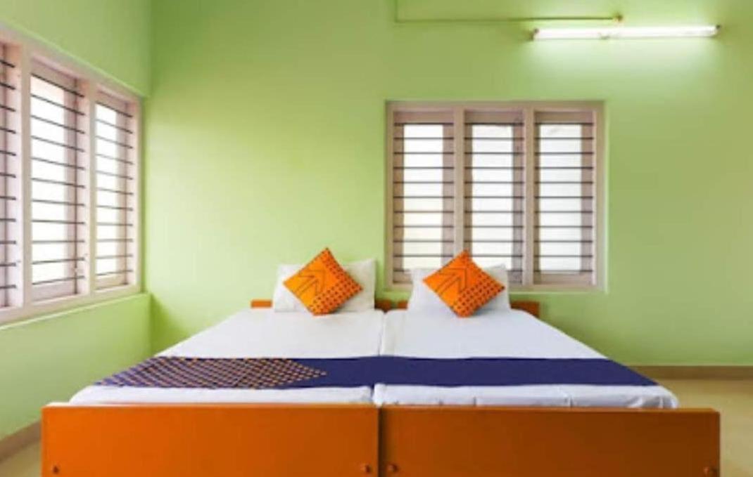 קולאם Zaina Tourist Home מראה חיצוני תמונה