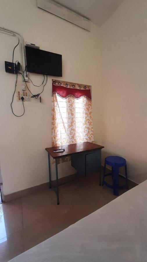 קולאם Zaina Tourist Home מראה חיצוני תמונה